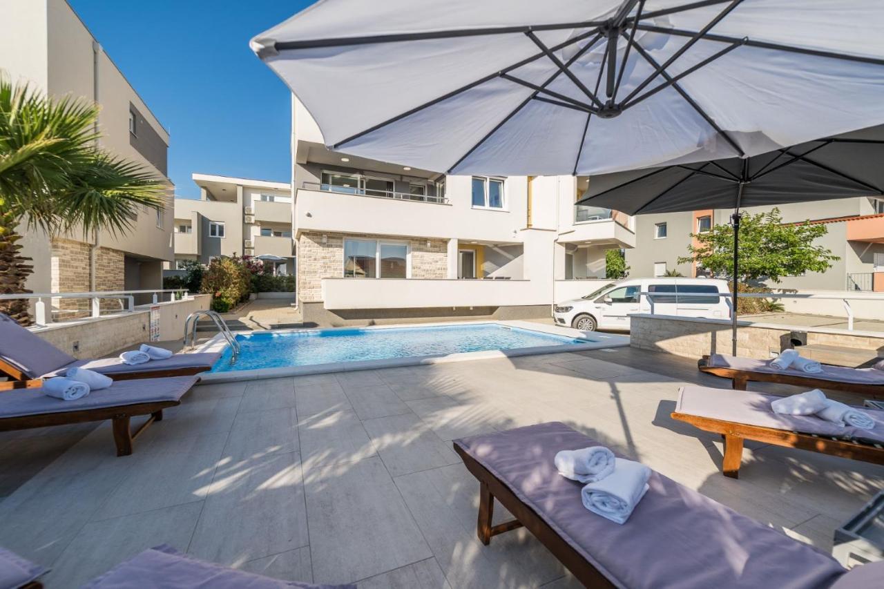 Apartments & Rooms Danivan Pool Villas B Novalja Exteriör bild