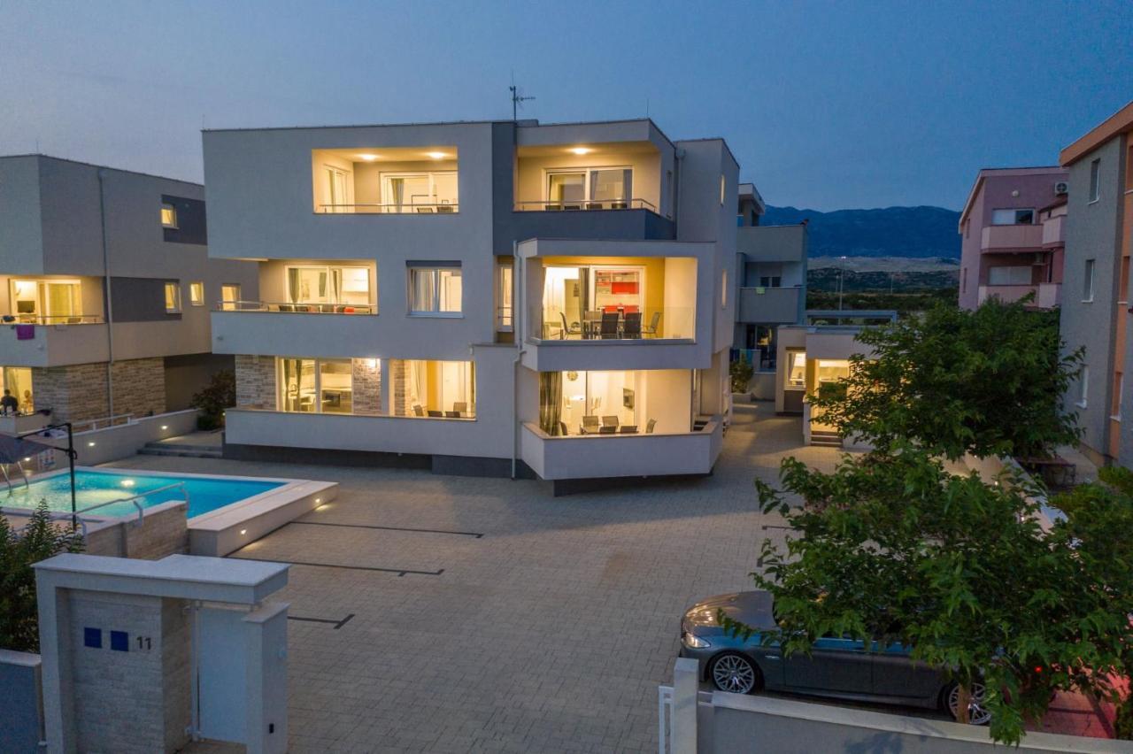 Apartments & Rooms Danivan Pool Villas B Novalja Exteriör bild