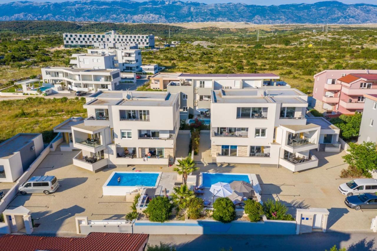 Apartments & Rooms Danivan Pool Villas B Novalja Exteriör bild